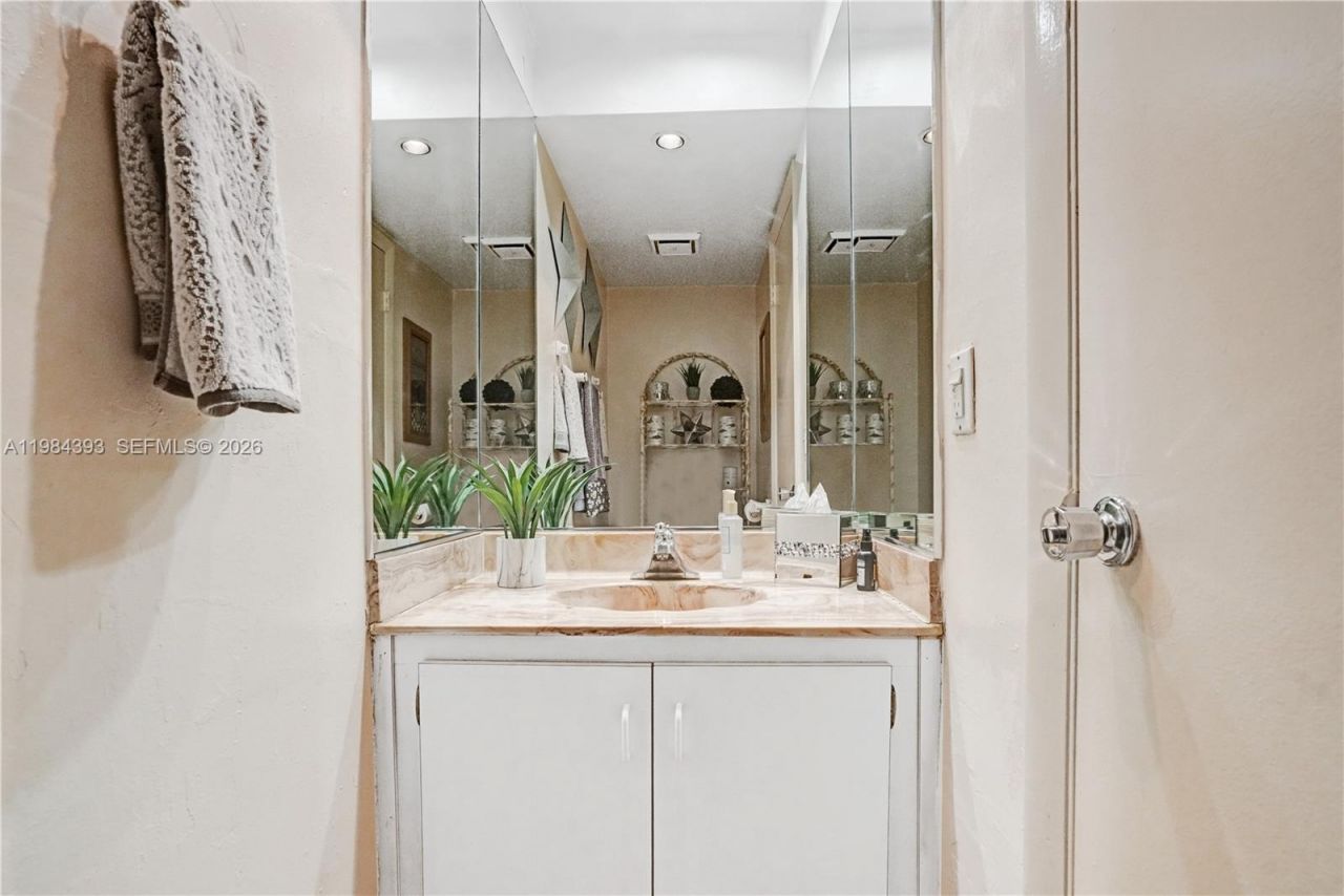 19220 NE 25th Ave, Unit 271B, Miami, FL 33180 Photo