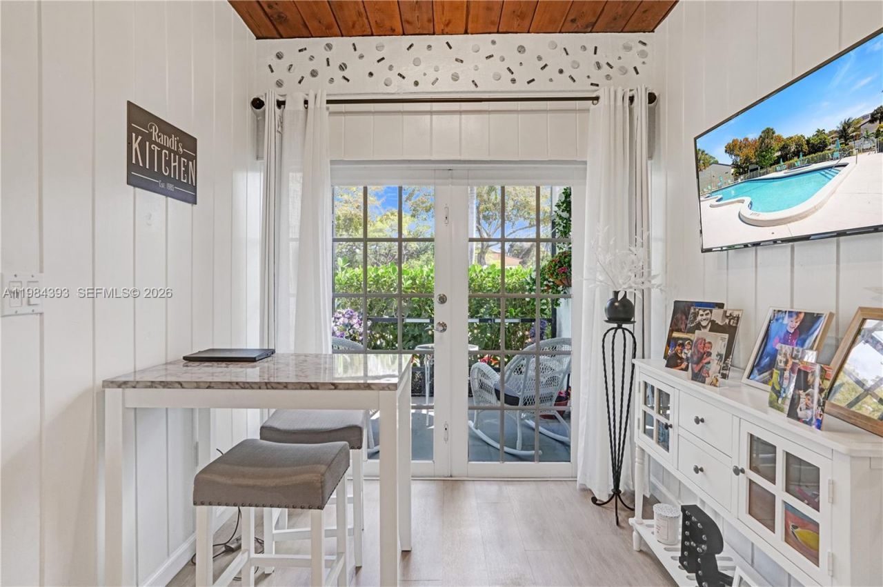 19220 NE 25th Ave, Unit 271B, Miami, FL 33180 Photo