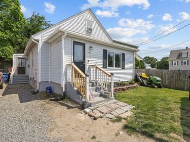 42 Taunton Ave, Seekonk, MA 02771
