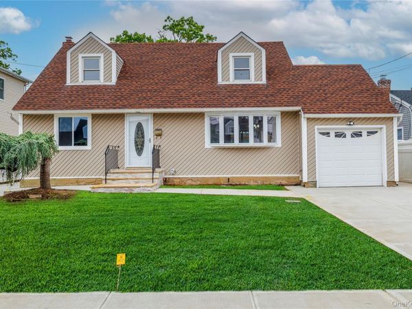 3883 Franklin Avenue , Seaford, NY 11783