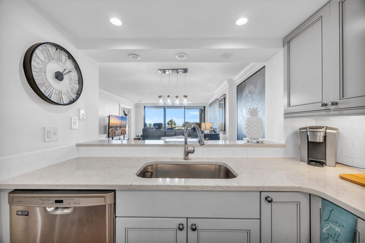 100 Ocean Creek Dr. Photo 8