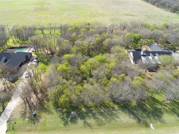 352 Sugartree Circle , Lipan, TX 76462