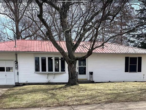 734 Morningside Dr, Burlington, IA 52601