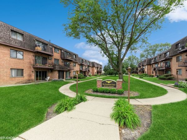 909 S McKinley Avenue , Unit 2B, Arlington Heights, IL 60005