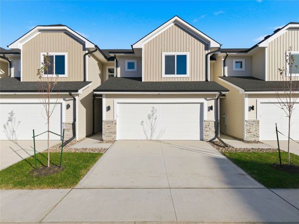 6929 Poppy Court, Johnston, IA 50131