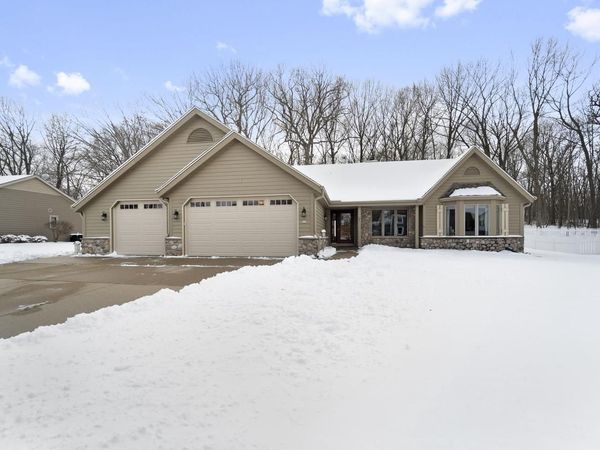 219 Westfield WAY, Pewaukee, WI 53072
