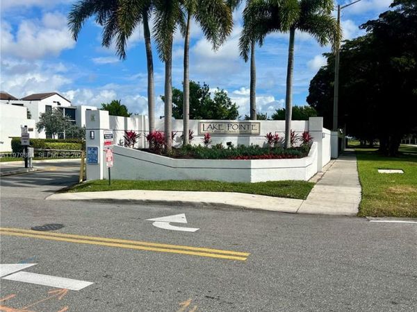 215 Lake Pointe Dr , Unit 211, Oakland Park, FL 33309