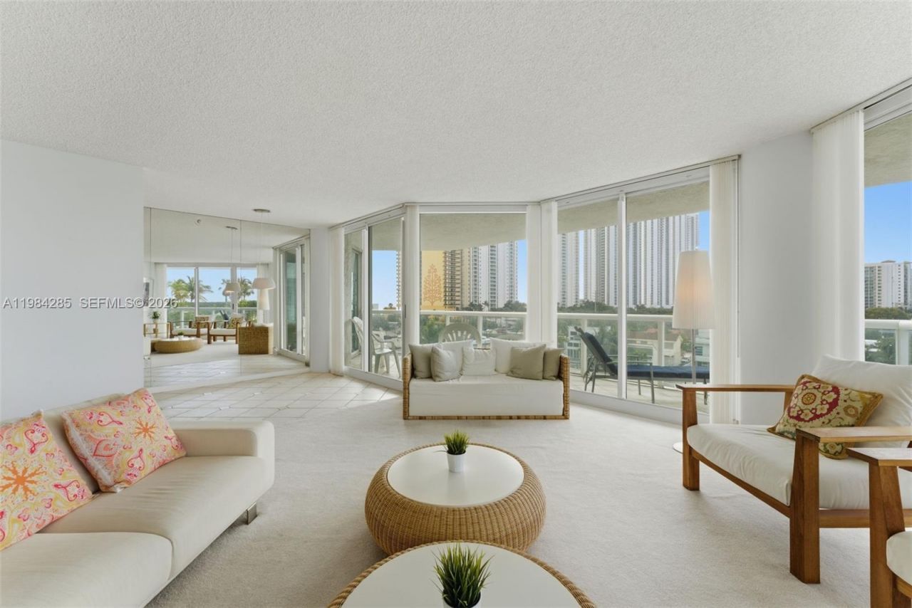 16400 Collins Ave , Unit 544, Sunny Isles Beach, FL 33160 Photo