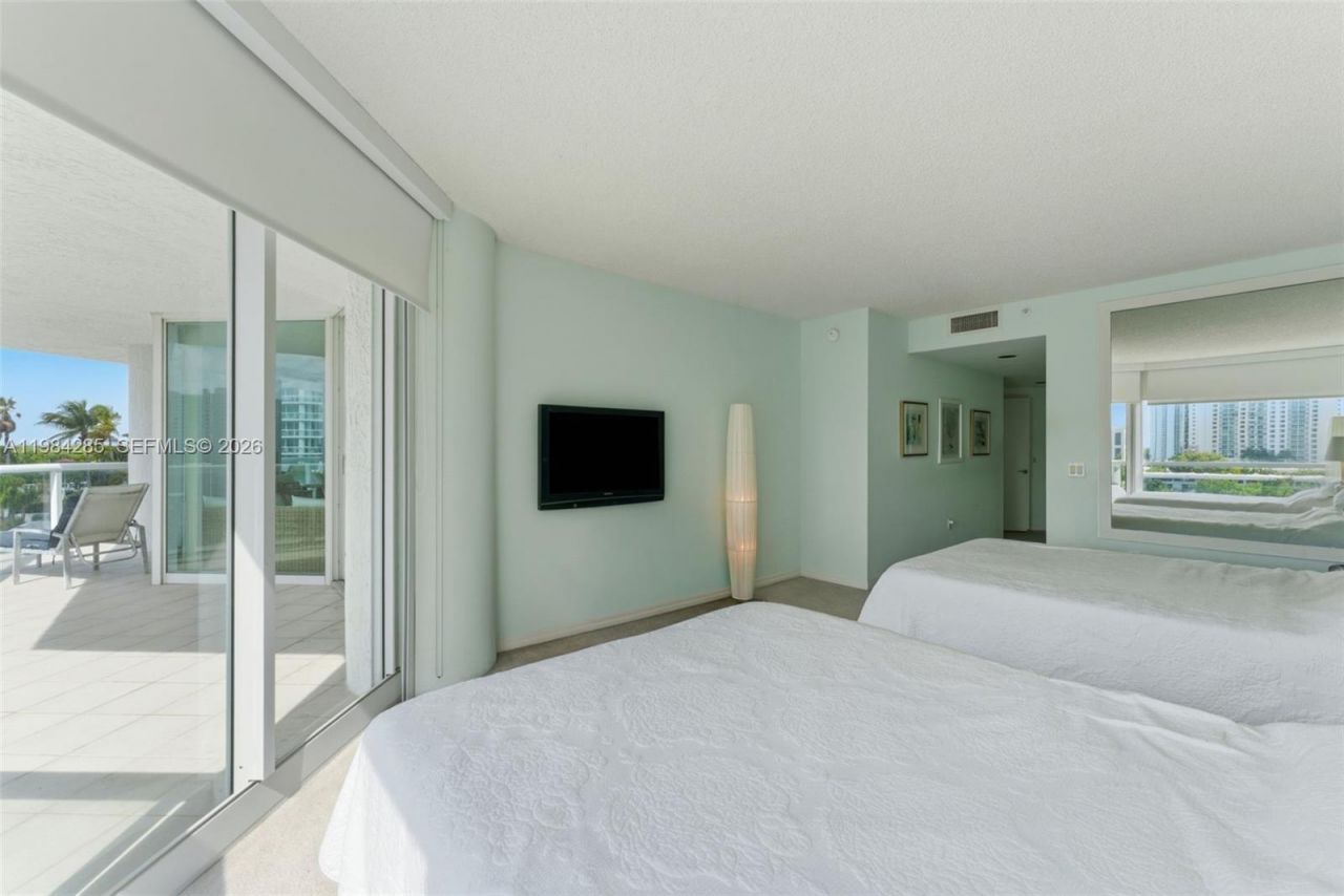 16400 Collins Ave , Unit 544, Sunny Isles Beach, FL 33160 Photo