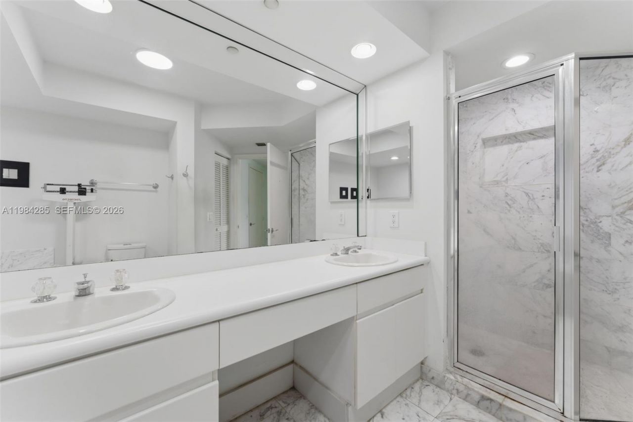 16400 Collins Ave , Unit 544, Sunny Isles Beach, FL 33160 Photo