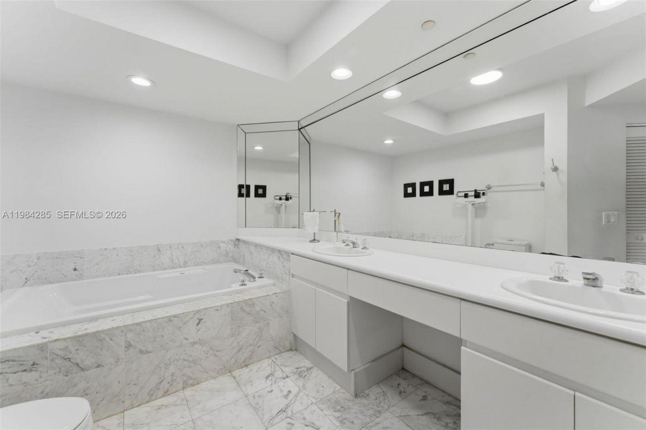 16400 Collins Ave , Unit 544, Sunny Isles Beach, FL 33160 Photo