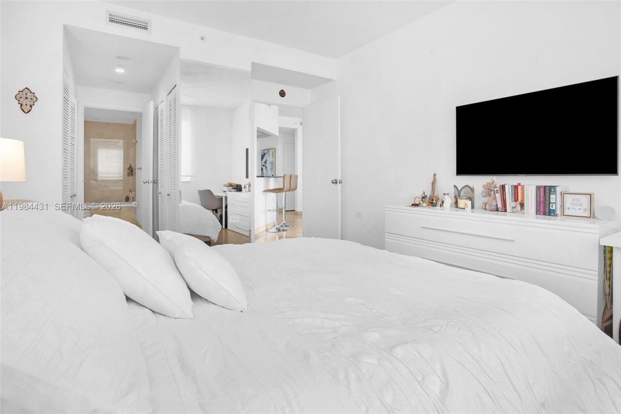 801 Brickell Key Blvd, Unit 907, Miami, FL 33131 Photo