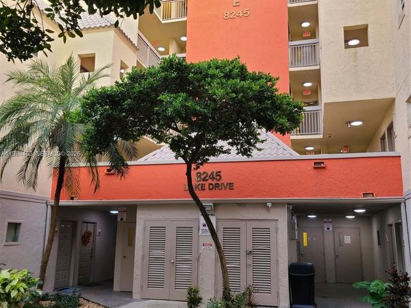 8245 Lake Dr, Unit 406, Doral, FL 33166