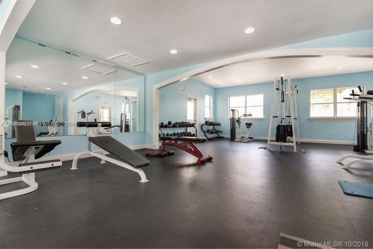 8245 Lake Dr, Unit 406, Doral, FL 33166 Photo