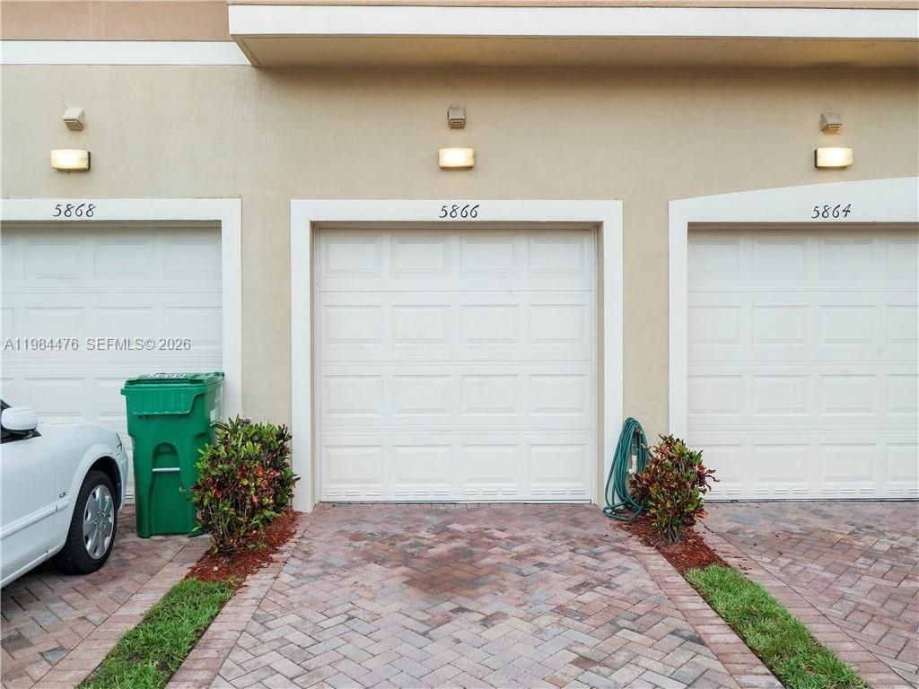 5866 Hampton Hills Blvd , Unit 5866, Tamarac, FL 33321 Photo