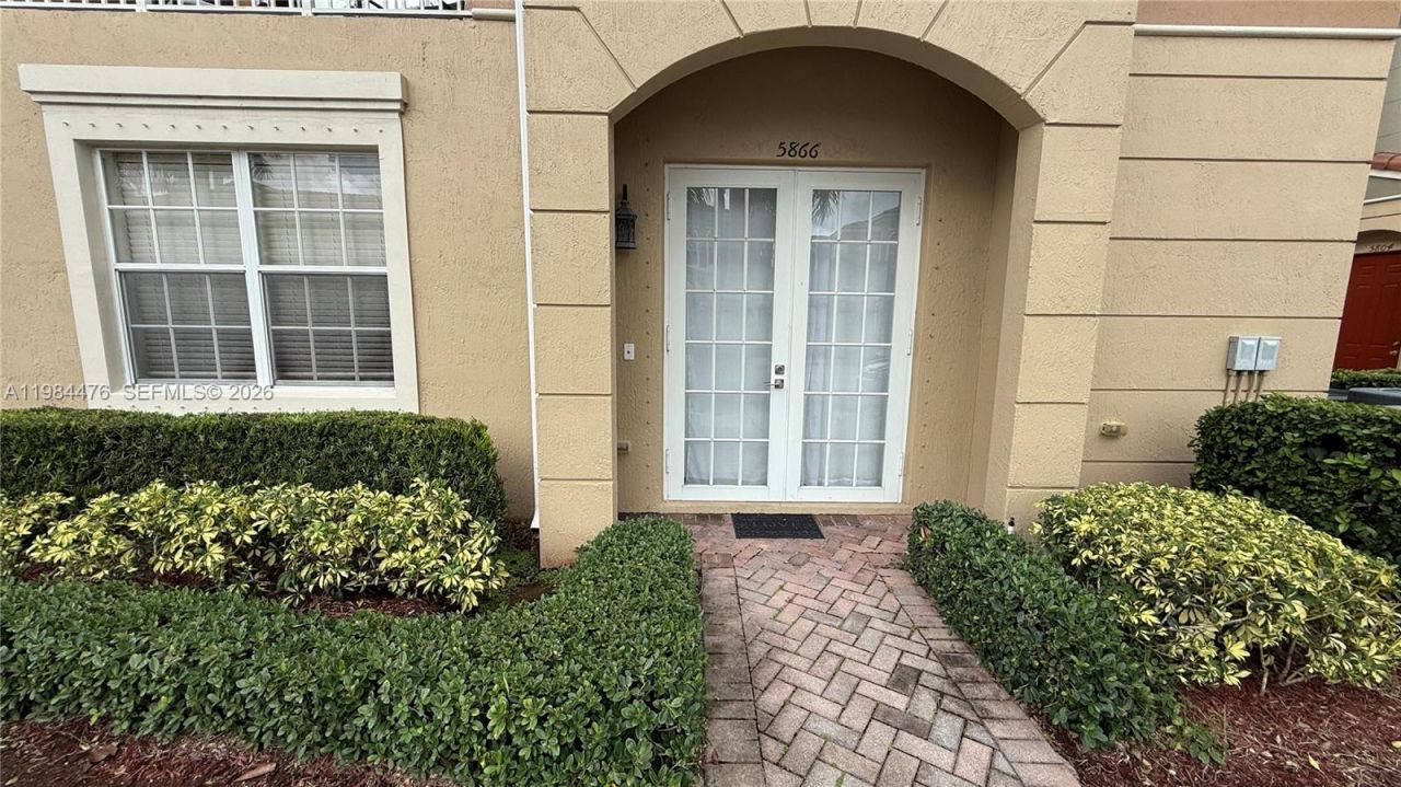 5866 Hampton Hills Blvd , Unit 5866, Tamarac, FL 33321 Photo