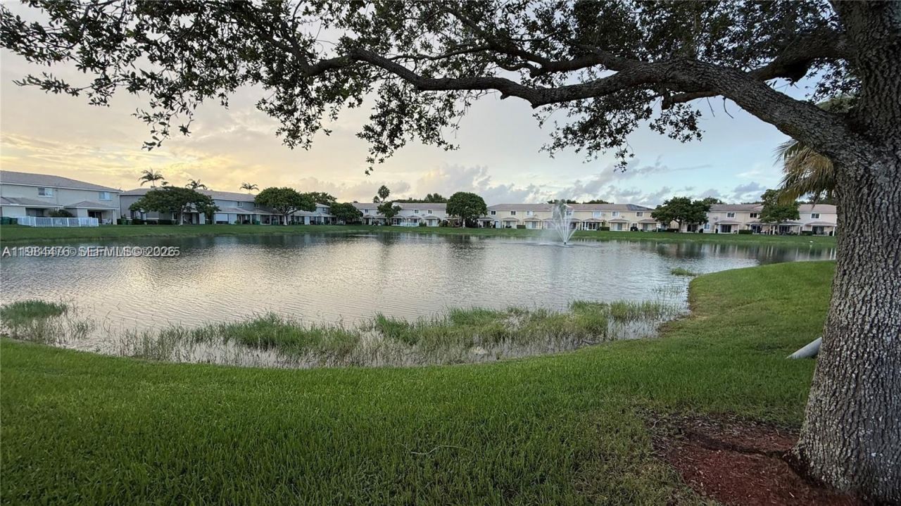 5866 Hampton Hills Blvd , Unit 5866, Tamarac, FL 33321 Photo