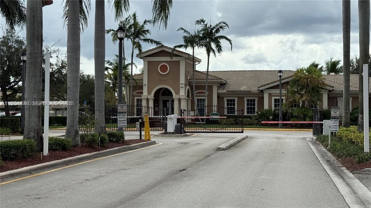 5866 Hampton Hills Blvd , Unit 5866, Tamarac, FL 33321 Photo