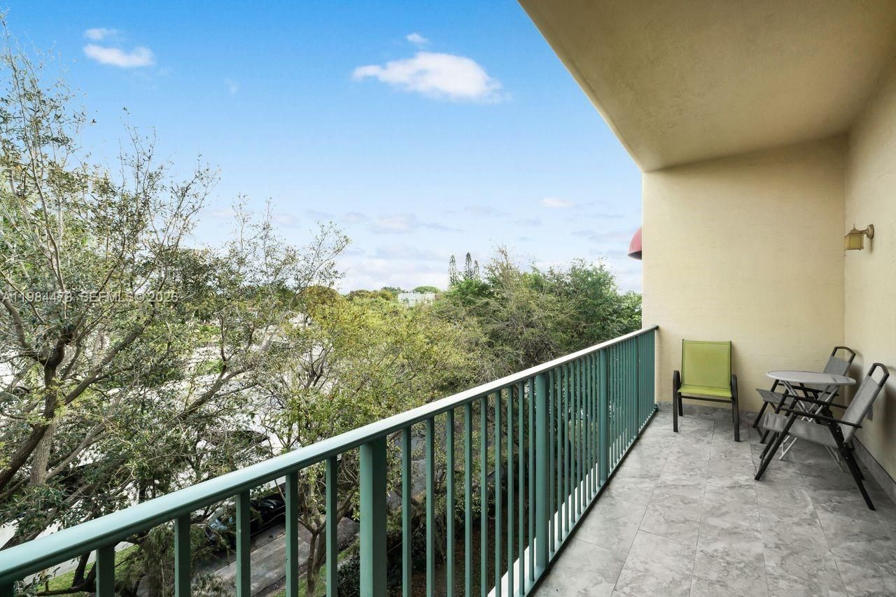 1640 Presidential Way , Unit 405, West Palm Beach, FL 33401 Photo