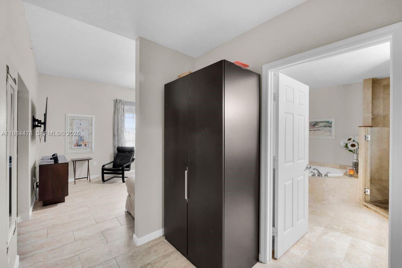 1640 Presidential Way , Unit 405, West Palm Beach, FL 33401 Photo