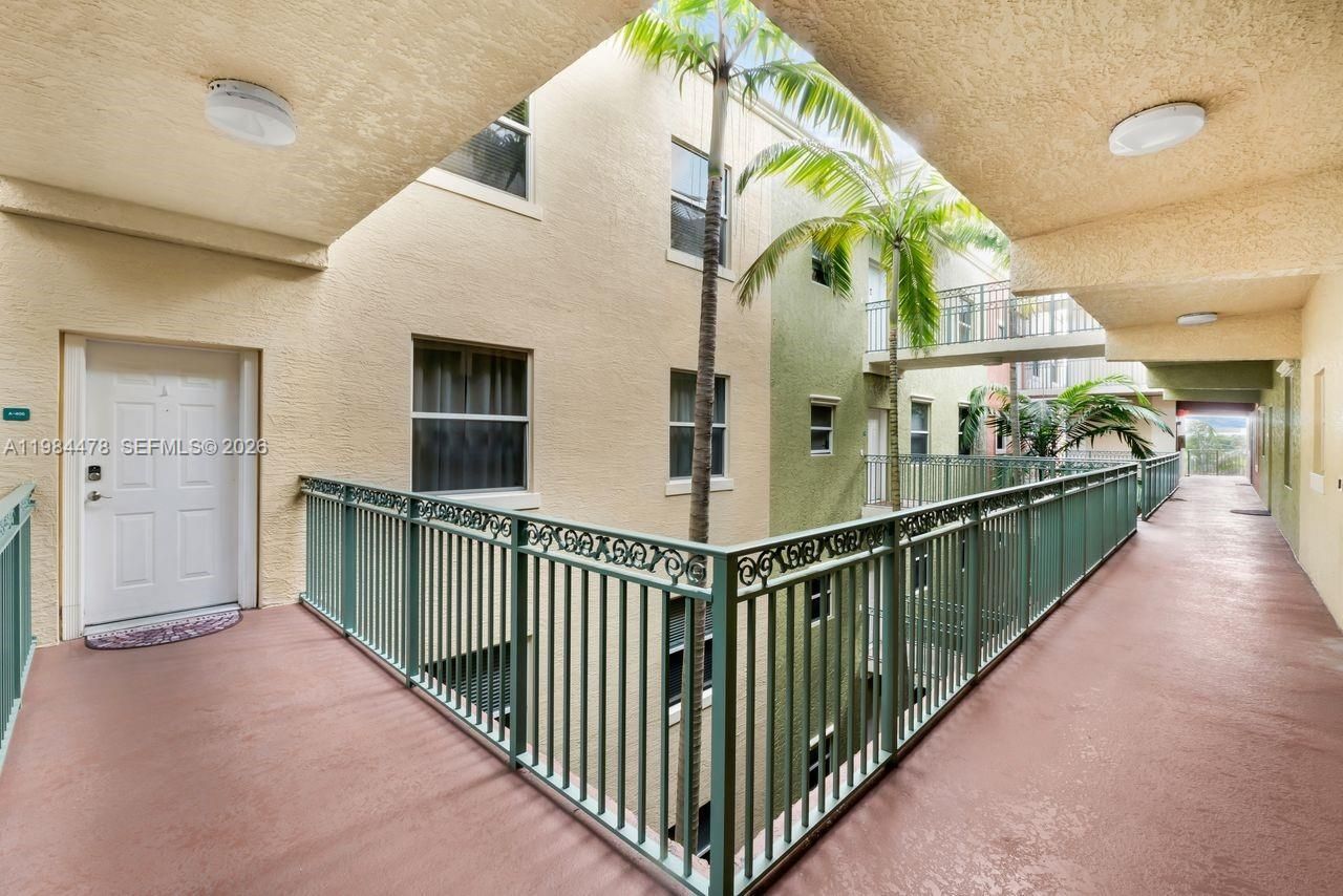 1640 Presidential Way , Unit 405, West Palm Beach, FL 33401 Photo
