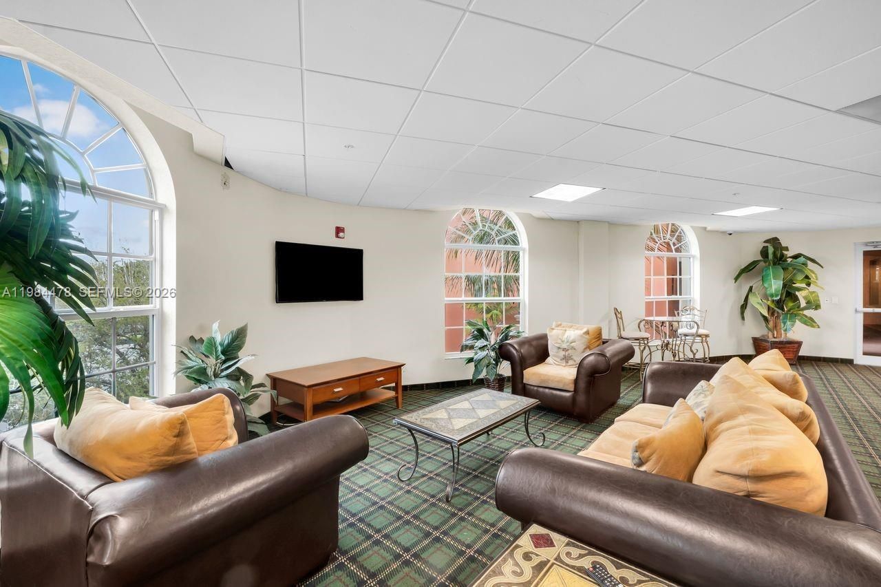 1640 Presidential Way , Unit 405, West Palm Beach, FL 33401 Photo