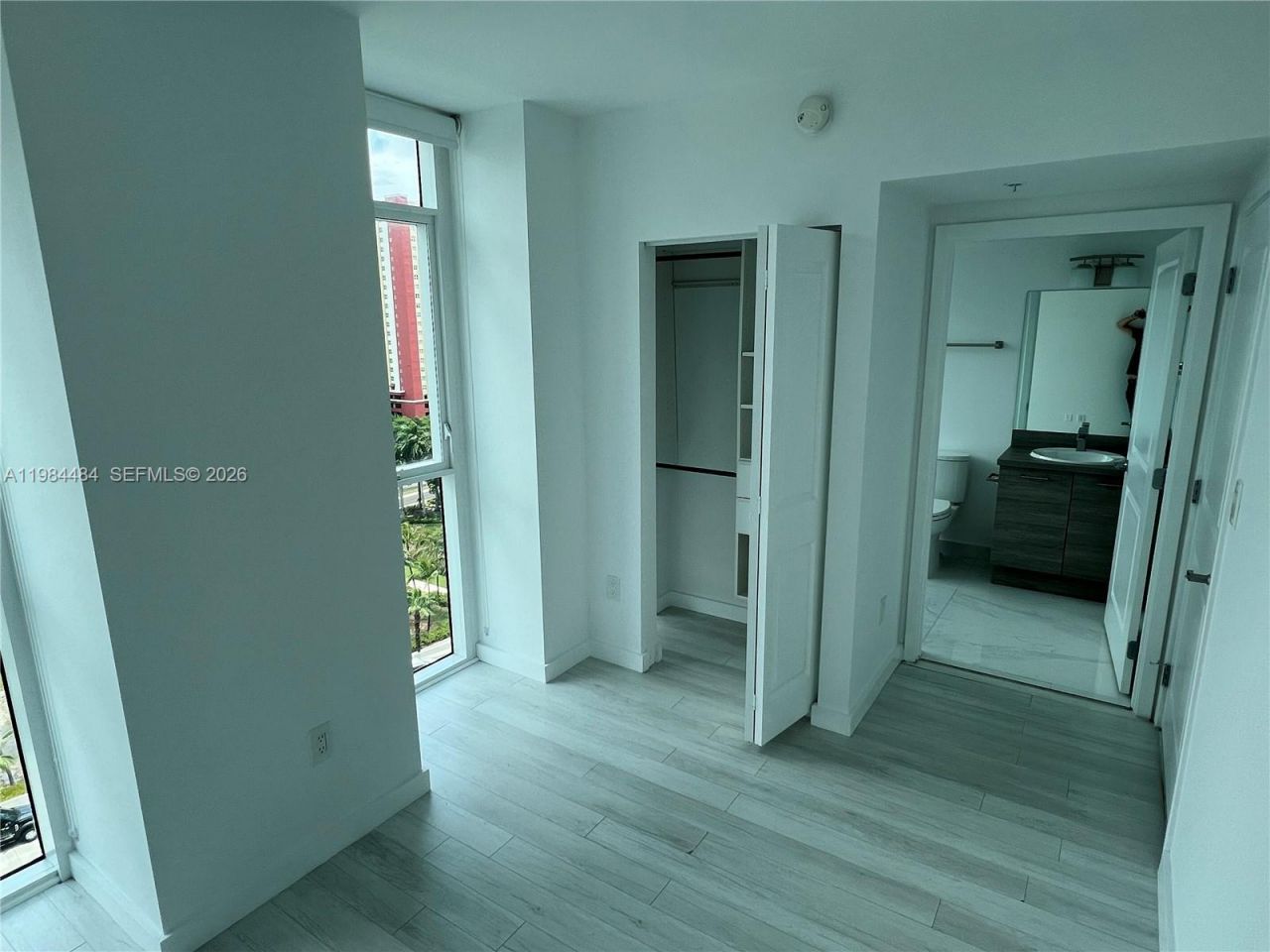 400 Sunny Isles Blvd , Unit 1105, Sunny Isles Beach, FL 33160 Photo