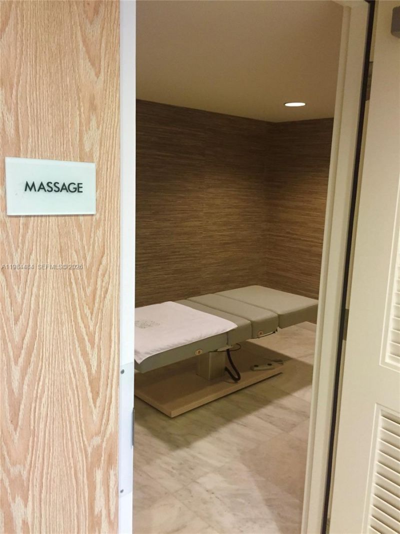 400 Sunny Isles Blvd , Unit 1105, Sunny Isles Beach, FL 33160 Photo