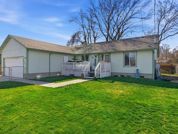 306 SE 8th Street, Madras, OR 97741