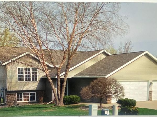 105 Sandstone Drive NW, Eyota, MN 55934