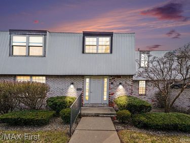31120 Hunters Drive, Farmington Hills, MI 48334