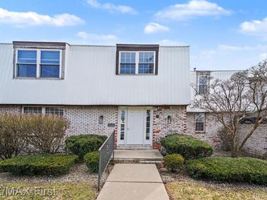 31120 Hunters Drive Drive, Farmington Hills, MI 48334