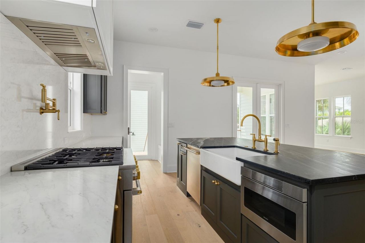808 39th Avenue Ne, Saint Petersburg, FL 33703 Photo