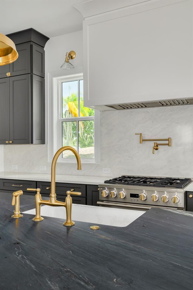 808 39th Avenue Ne, Saint Petersburg, FL 33703 Photo