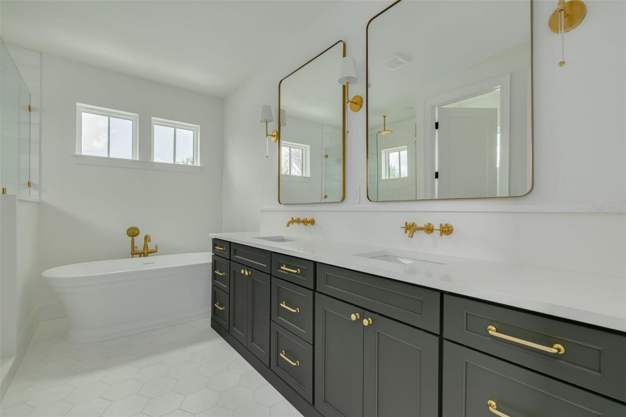 808 39th Avenue Ne, Saint Petersburg, FL 33703 Photo