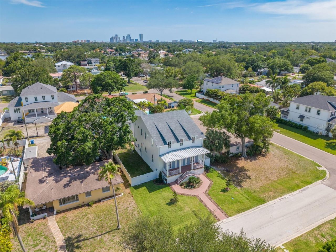 808 39th Avenue Ne, Saint Petersburg, FL 33703 Photo