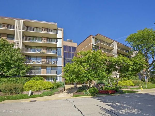 2 S ATRIUM Way, Unit 606, Elmhurst, IL 60126