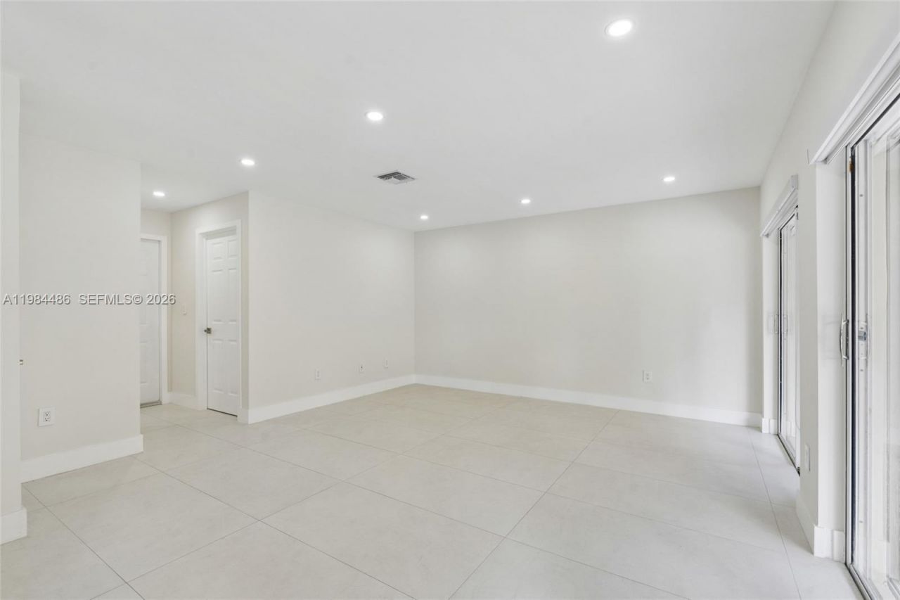 15174 SW 111th St , Miami, FL 33196 Photo