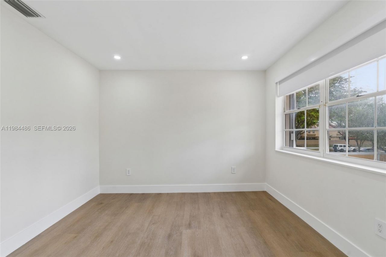 15174 SW 111th St , Miami, FL 33196 Photo