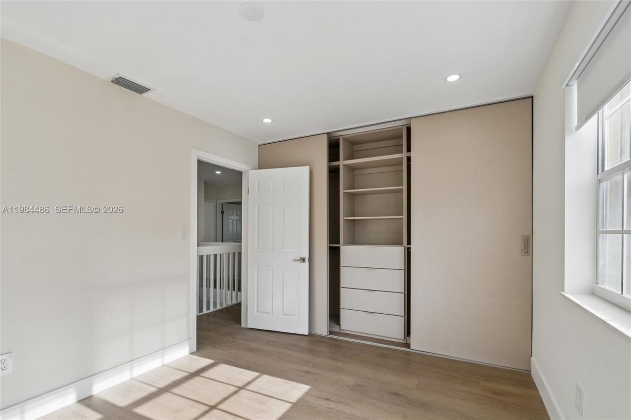 15174 SW 111th St , Miami, FL 33196 Photo