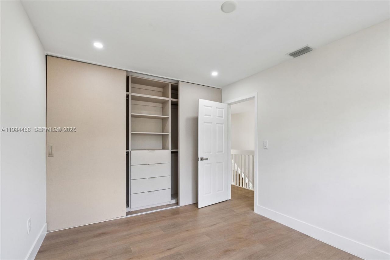 15174 SW 111th St , Miami, FL 33196 Photo