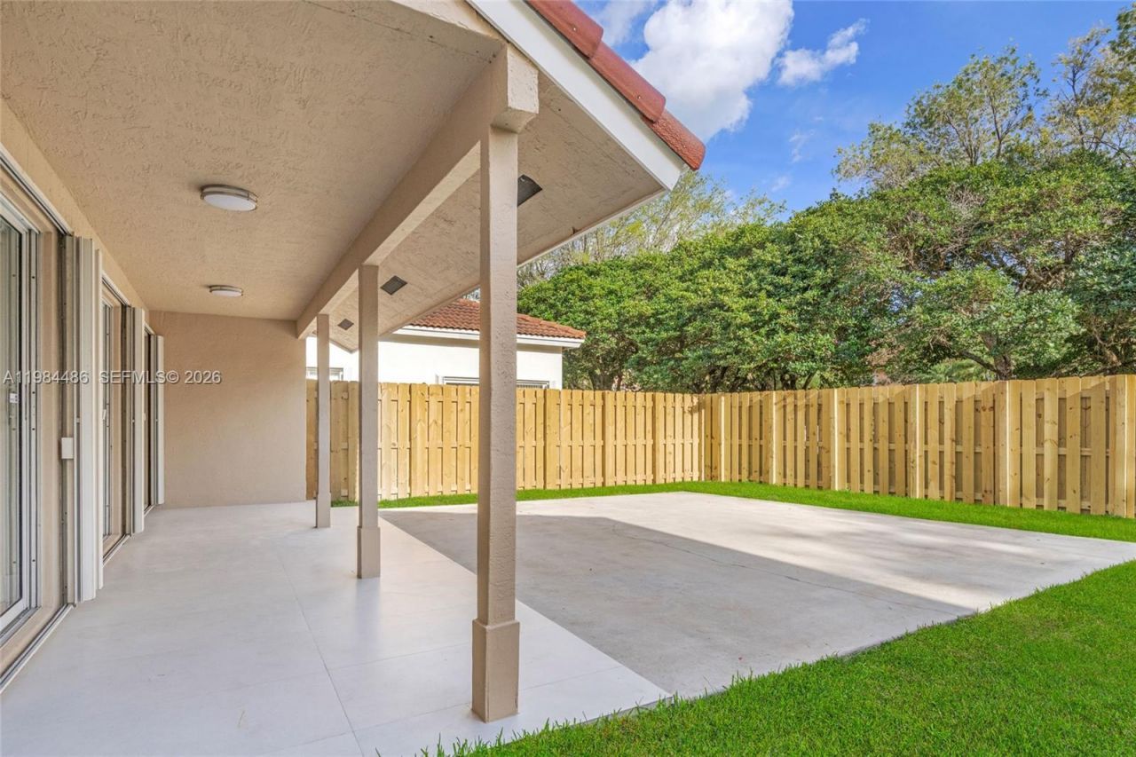 15174 SW 111th St , Miami, FL 33196 Photo