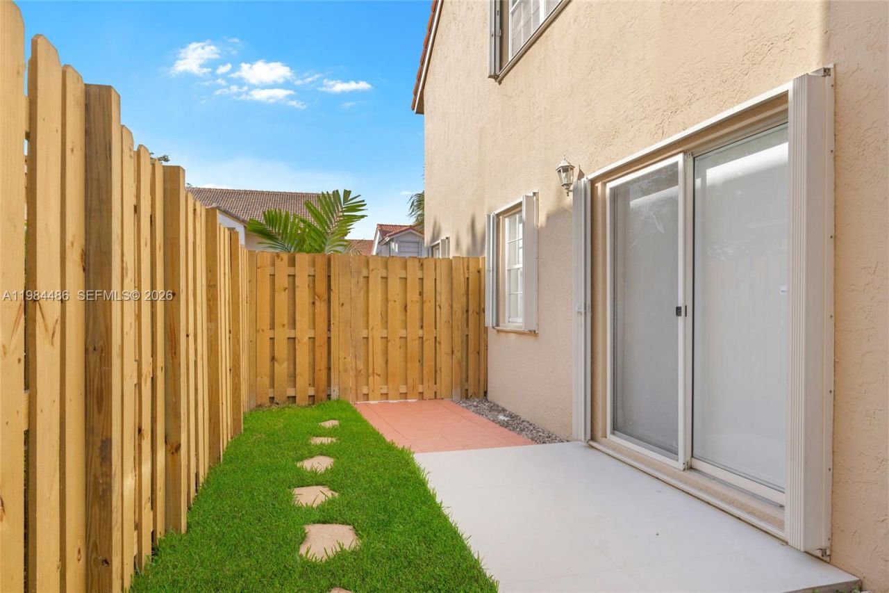 15174 SW 111th St , Miami, FL 33196 Photo