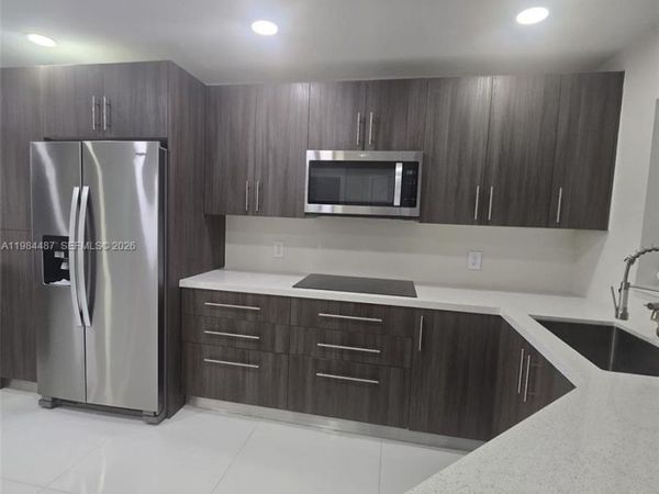 1750 W 46th St, Unit 311, Hialeah, FL 33012