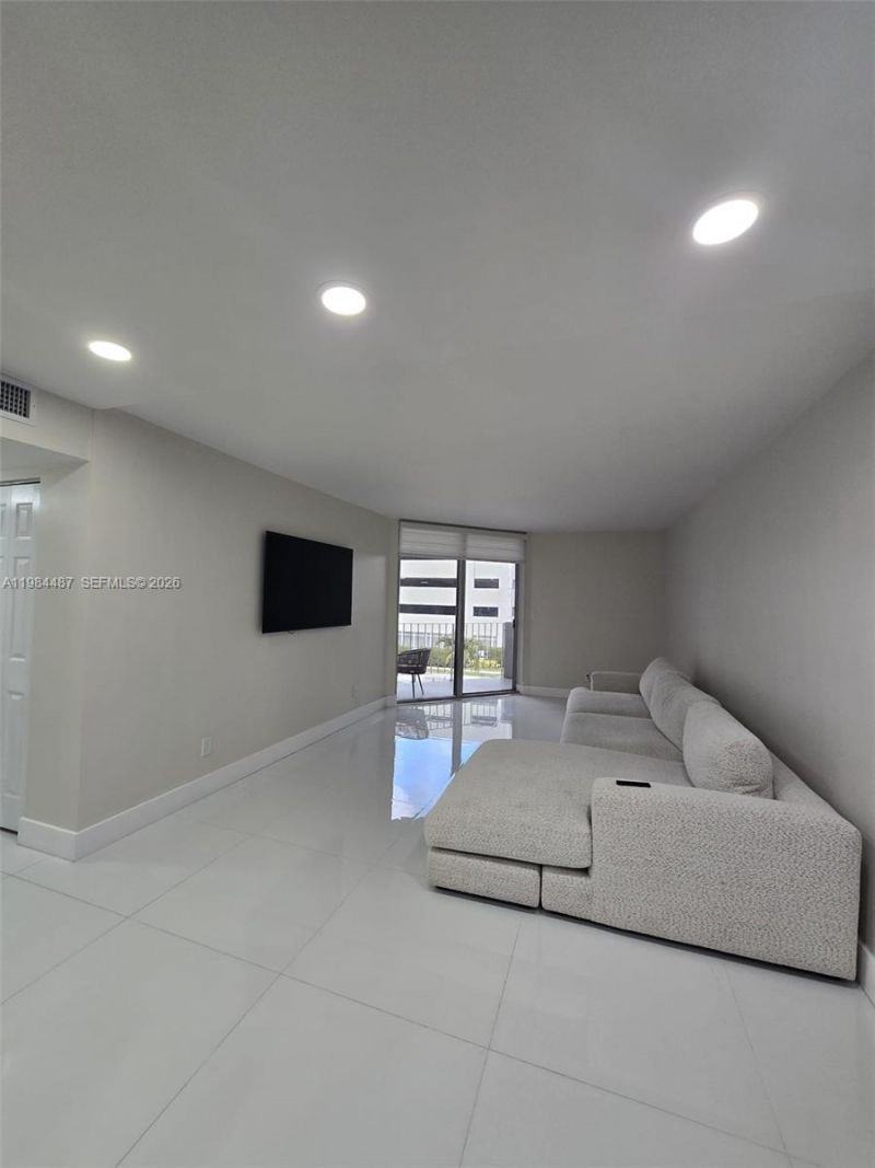 1750 W 46th St, Unit 311, Hialeah, FL 33012 Photo