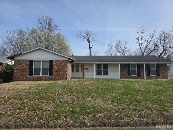 3655 Seville Drive , Florissant, MO 63033