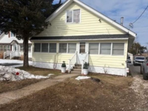 21 Locust Street , Riverhead, NY 11901