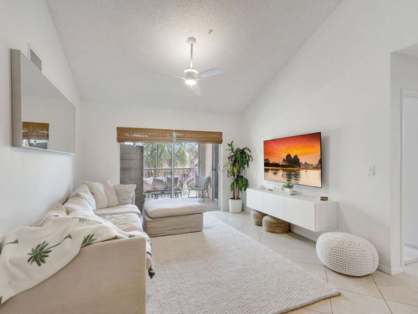 284 Village Boulevard, Unit 9307, Tequesta, FL 33469