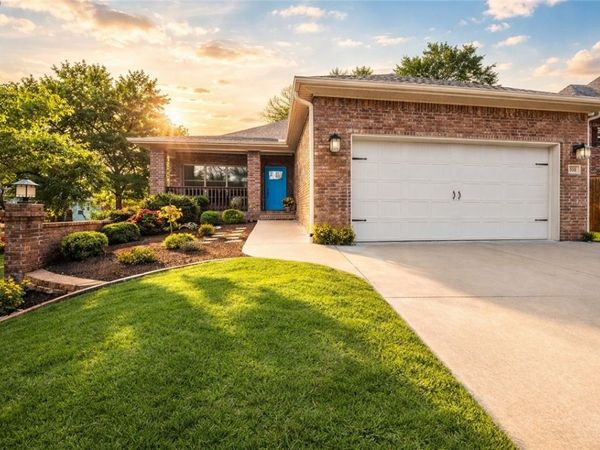 505 NW J Street , Bentonville, AR 72712