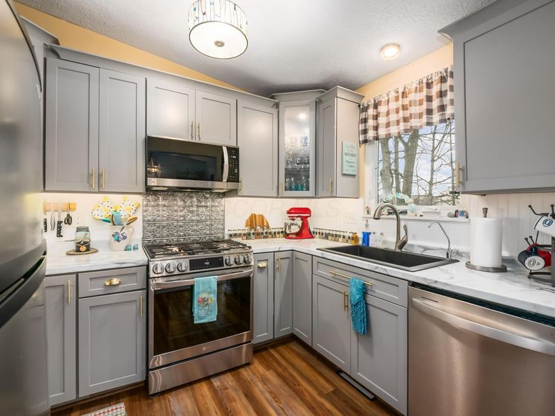 3870 Cypress Creek Drive, Columbus, OH 43228 Photo 10